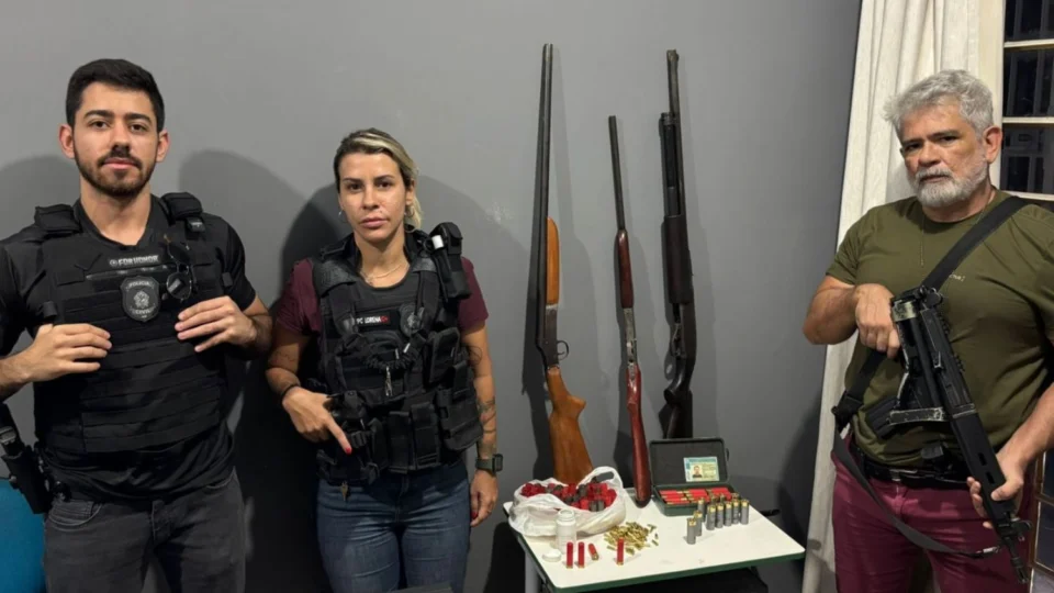 Homem é preso após série de ataques com arma de fogo que deixou carro destruído e cão morto em Borba