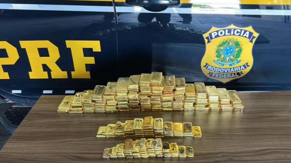 PRF apreende 103 kg de ouro escondidos em caminhonete em Boa Vista