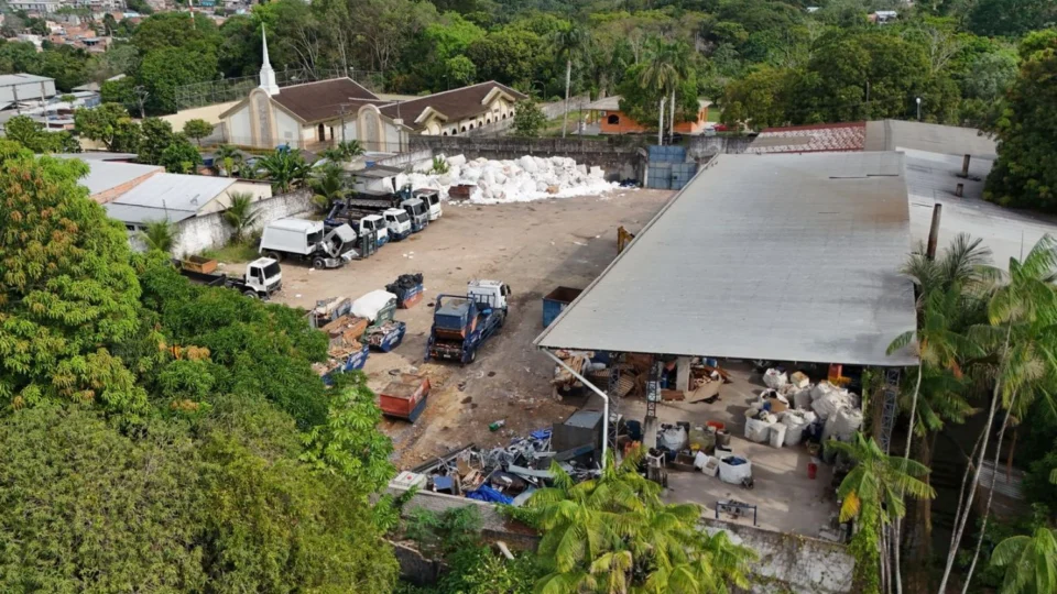 Denúncia: Moradores da Colônia Terra Nova sofrem com odor, fumaça e problemas de saúde causados pela empresa Limpa Manaus
