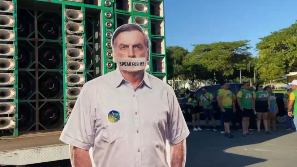 Ao grito de “Fora Lula” centenas de apoiadores da direita se reúnem em Roraima