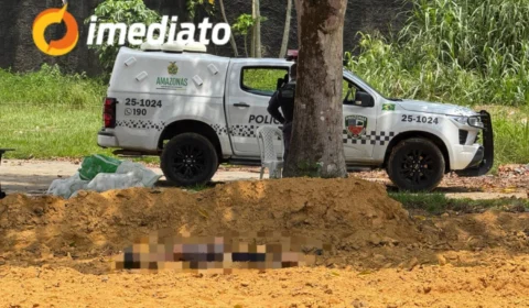 Veja as fotos: Homem é executado a tiros em terreno de antiga casa de show no Tarumã em Manaus