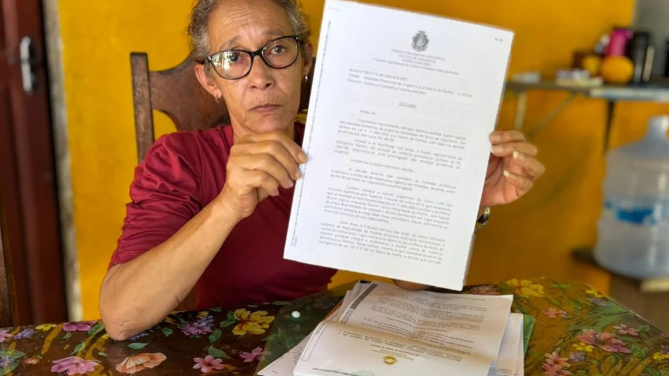 Mulher denuncia ex-companheiro policial por agressão psicológica e verbal