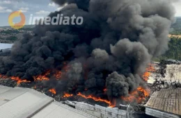 Mais de 26 horas em chamas: incêndio de grandes proporções segue ativo em fábrica no Distrito Industrial de Manaus