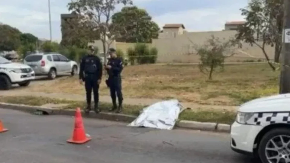 Policial de folga é rendido por criminosos, reage e mata bandido durante tentativa de roubo no Distrito Federal