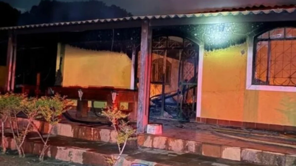 Incêndio em clínica de recuperação deixa 5 mortos e 11 feridos