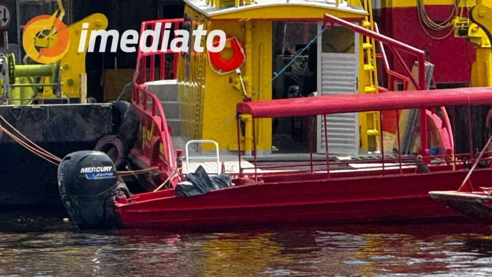 Corpo é encontrado boiando próximo à balsa amarela, no Centro de Manaus