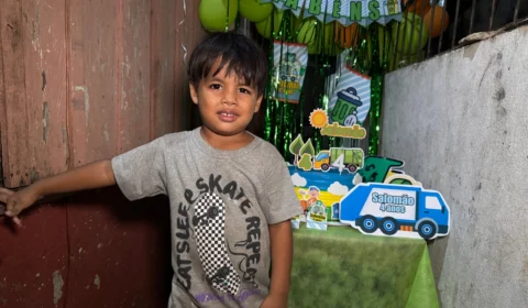 Veja o vídeo: Menino de 4 anos escolhe garis como tema de aniversário e emociona no bairro Redenção em Manaus