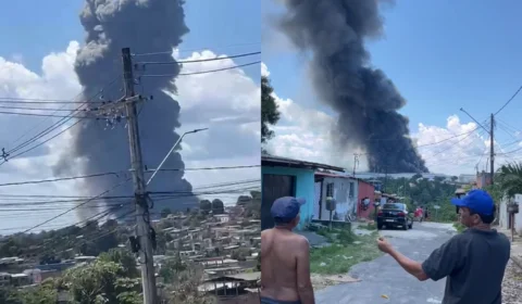 Veja os vídeos: Incêndio de grandes proporções atinge área no Jorge Teixeira e fumaça pode ser vista de longe