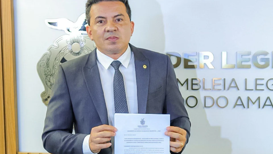Deputado Delegado Péricles protocoliza pedido com 10 assinaturas para investigar repasse de R$ 181 milhões à Prefeitura de Manaus