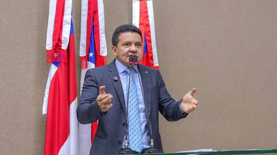 Deputado Delegado Péricles cobra nomeação de concursados da Polícia Civil e valorização da tropa durante sessão na Aleam