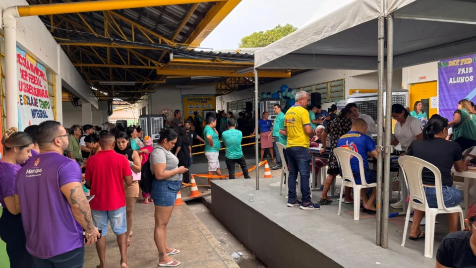 Veja o vídeo: Mutirão social leva mais de 100 serviços gratuitos à população no Amazonino Mendes