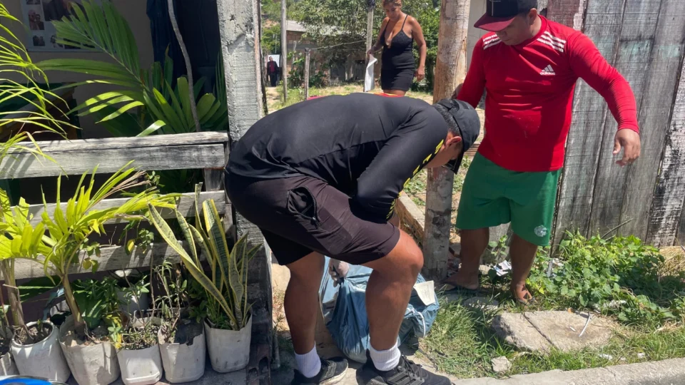 Veja o vídeo: Briga em padaria no Flores; motoboy tem nariz quebrado após confusão com dono e atendente