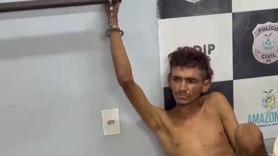 Veja o vídeo: ‘Pica-Pau’ é salvo pela Guarda Municipal após populares tentarem linchá-lo no Centro de Manaus