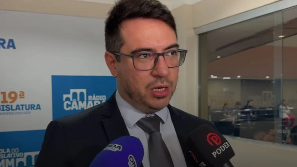 Vereador Rodrigo Guedes aponta rejeição de 57% à gestão de David Almeida como reflexo de problemas práticos em Manaus