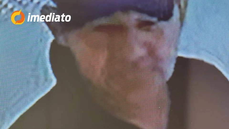 VEJA VÍDEO: PC-AM divulga imagem de homem que furtou dois celulares em clínica na zona leste de Manaus