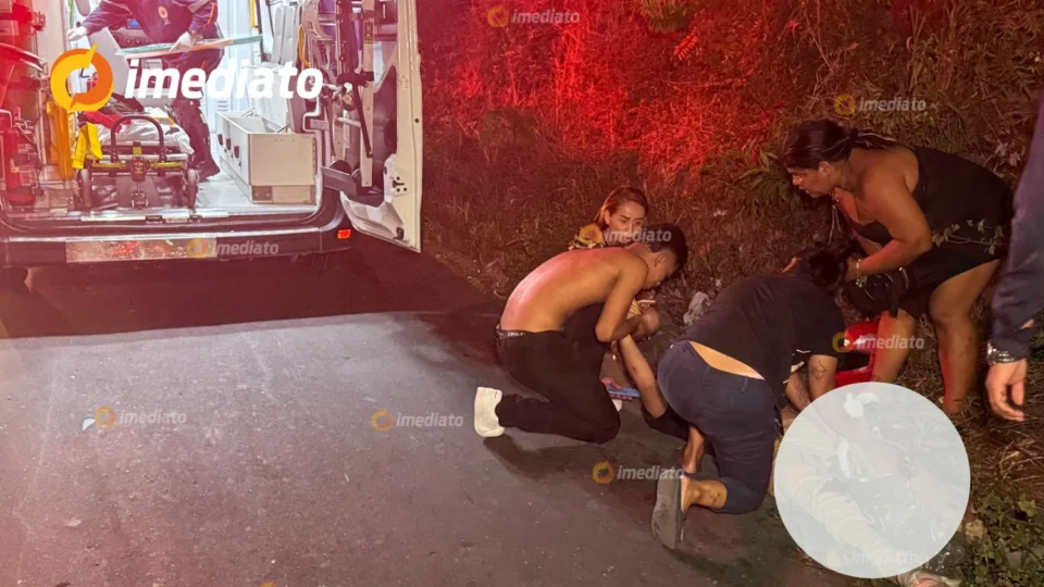 IMAGEM FORTE: Motociclista fica gravemente ferido ao tentar desviar de buraco em Avenida no bairro São José