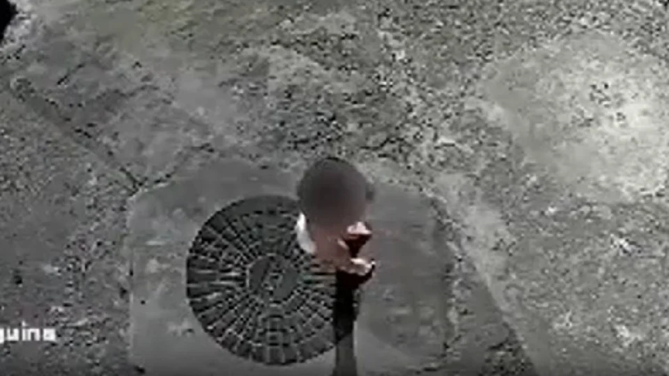 VEJA VÍDEO: Mãe de 19 anos é presa em Santo André (SP) por deixar filha de 3 anos sozinha para ir a baile funk