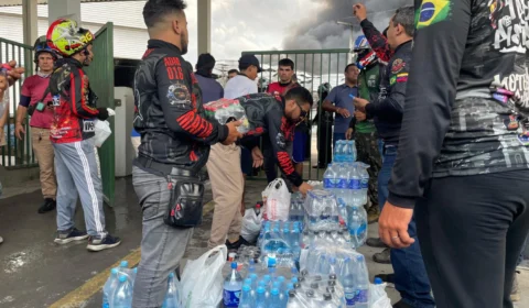Ação Solidária em Manaus: Motoboys se unem para ajudar equipes de combate ao incêndio na Effa Motors