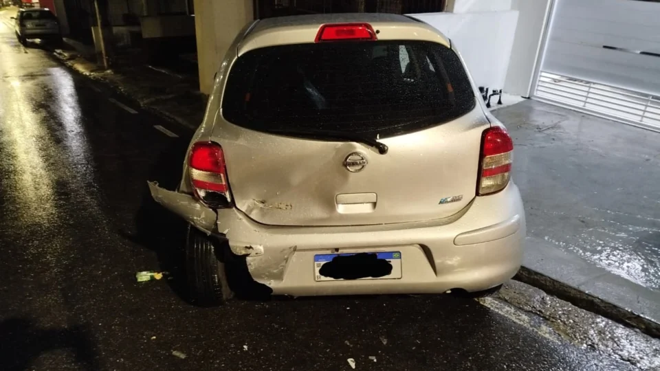 Acidente na Av. Presidente Dutra deixa casal no prejuízo após motorista fugir do local em Manaus