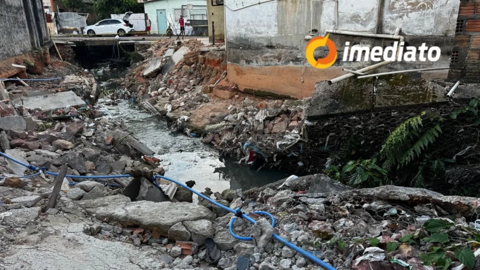 Rip Rap desaba e prejudica moradores no Lírio do Vale