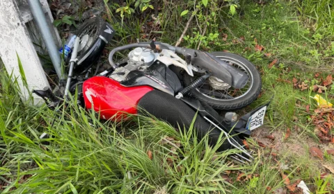 Colisão entre carro e moto deixa motociclista ferido e trânsito lento na Av. Torquato Tapajós em Manaus