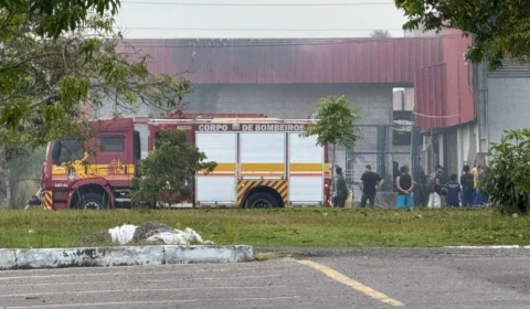 Incêndio em fábrica de portas na Av. do Turismo é controlado pelo Corpo de Bombeiros