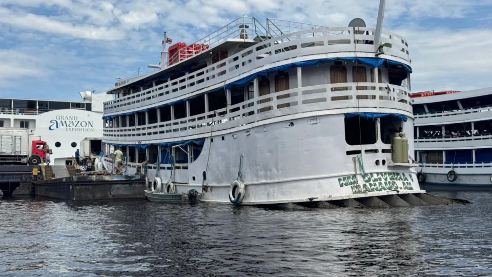 Corpo de homem é encontrado em frigorífico de embarcação no Centro de Manaus