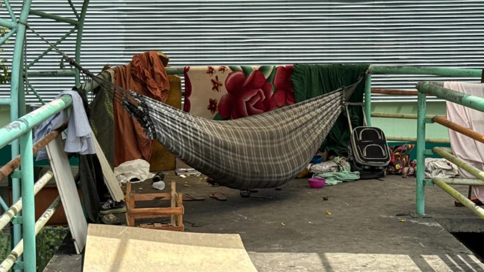 Passarela na Av. Carvalho Leal está em estado precário e preocupa moradores