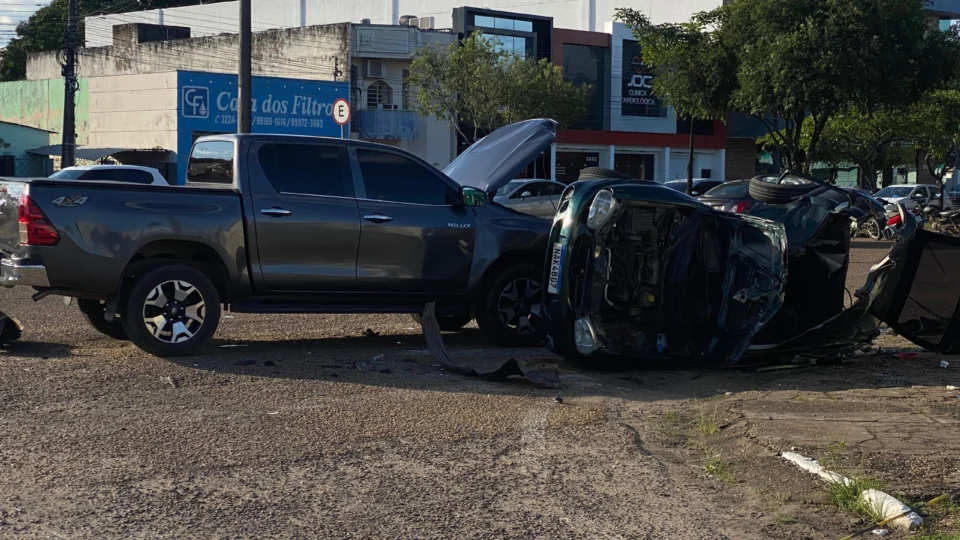 Acidente entre Hilux e Corsa deixa dois mortos e duas feridas em Boa Vista