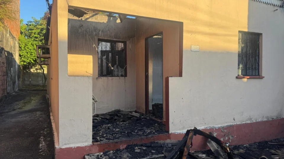Mulher ateia fogo em residência após briga com companheiro no Novo Aleixo em Manaus
