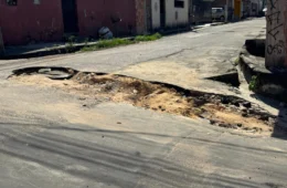 Moradores protestam por obra mal executada no Colônia Santo Antônio em Manaus