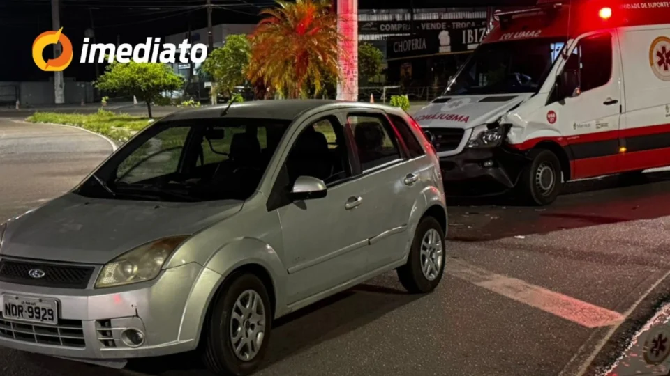 Colisão entre viatura do SAMU e carro de passeio causa transtornos na Avenida Camapuã