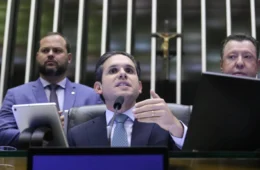Câmara aprova urgência para regra que suspende deputados por obstrução de sessões