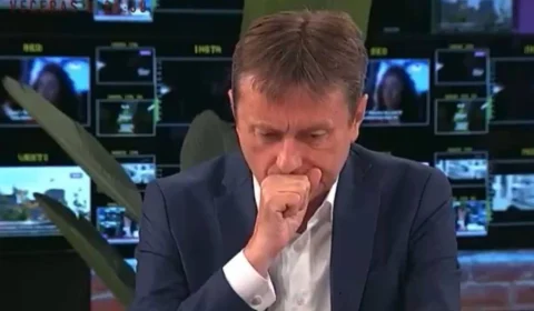 VEJA: Ministro sérvio Darko Glišić sofre derrame durante entrevista ao vivo