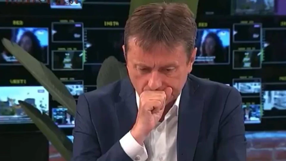 VEJA: Ministro sérvio Darko Glišić sofre derrame durante entrevista ao vivo