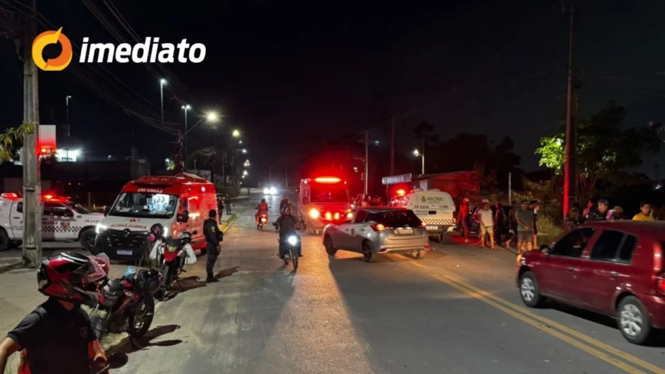 Colisão entre motocicletas deixa três pessoas gravemente feridas no bairro Colônia Antônio Aleixo