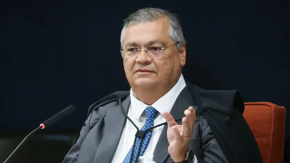 Ministro Flávio Dino vota pela condenação de Bolsonaro e aliados por tentativa de golpe