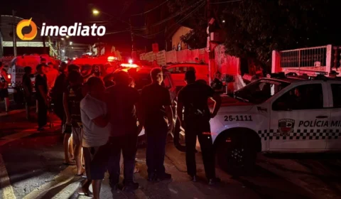 Assaltante morre e mulher fica gravemente ferida após colisão em muro durante fuga no bairro Alvorada 1