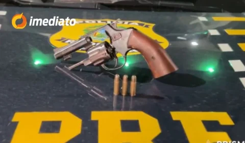 Polícia Rodoviária Federal prende pai e filho com arma de fogo dentro de veículo em Boa Vista