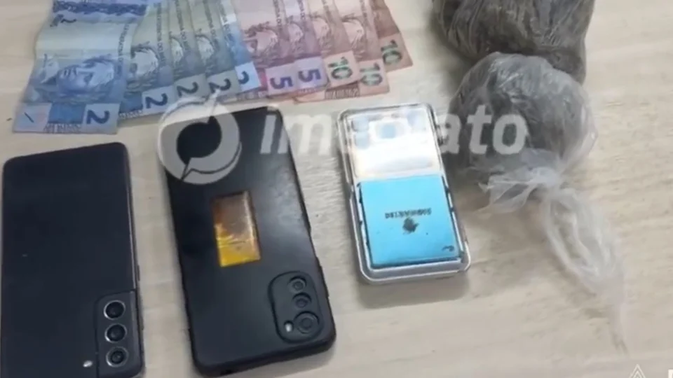 Presos dois suspeitos de tráfico no bairro Lago Azul após denúncia da população