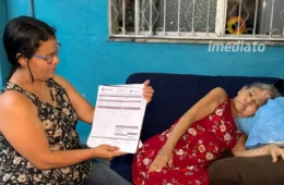 “Estamos correndo contra o tempo para conseguir a biópsia da minha mãe”, diz filha de paciente oncológica em Manaus