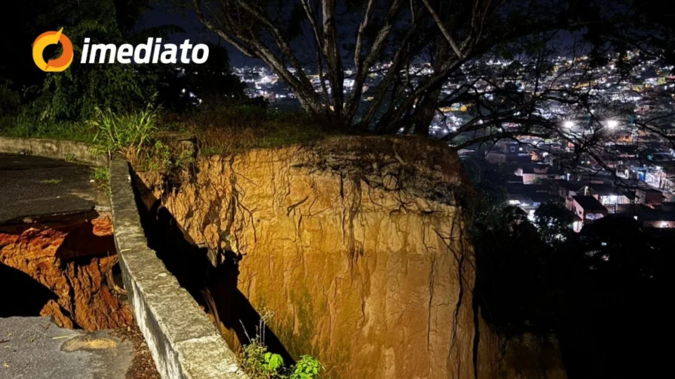 Moradores da Rua Ladário, na Cidade Nova, vivem sob risco de deslizamento de terra e cobram ação imediata das autoridades