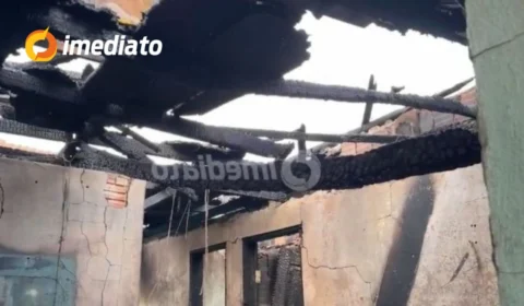 Incêndio atinge três residências no bairro Compensa e deixa famílias desabrigadas em Manaus