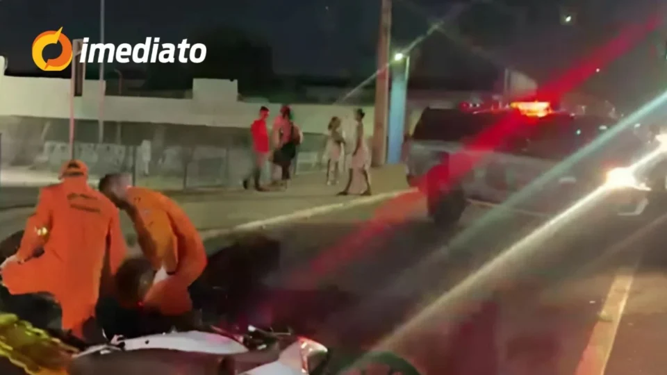 Motociclista e pedestre ficam feridos durante acidente na Avenida Brasil, em Boa Vista