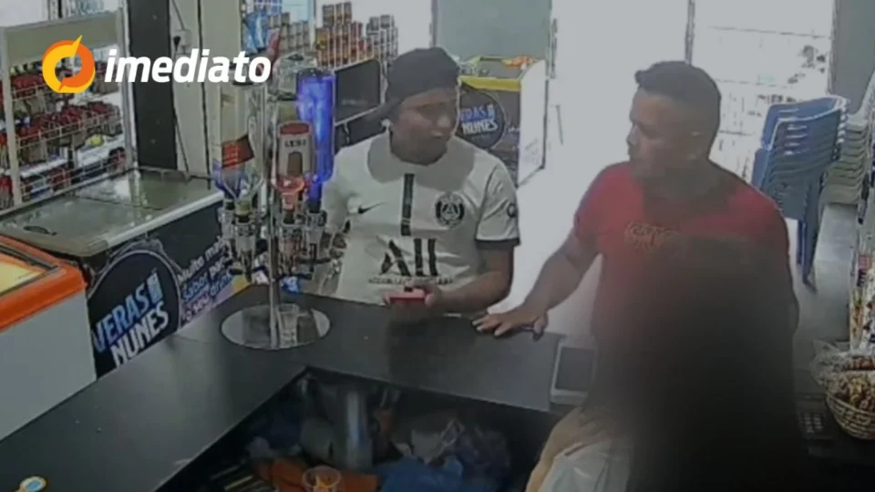 VEJA VÍDEO: Bandidos armados se passam por clientes e assaltam estabelecimento no bairro Novo Aleixo