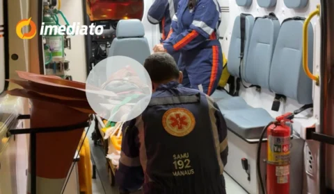 IMAGEM FORTE: Homem é esfaqueado e socorrido pelo SAMU em estado grave no bairro Coroado
