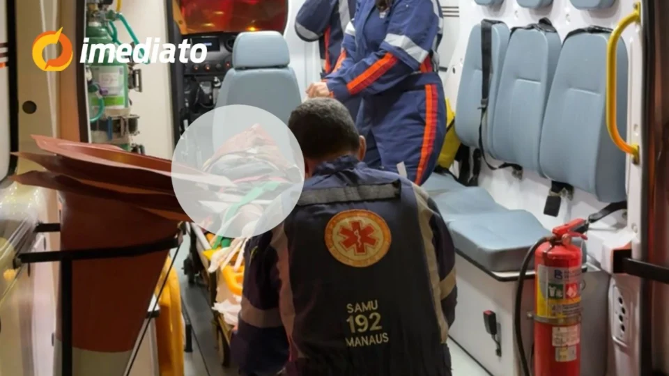 IMAGEM FORTE: Homem é esfaqueado e socorrido pelo SAMU em estado grave no bairro Coroado