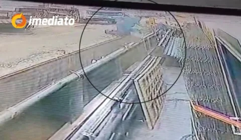 VÍDEO: Trabalhador fica ferido após cair durante carregamento de mercadorias em embarcação no Porto de Manaus