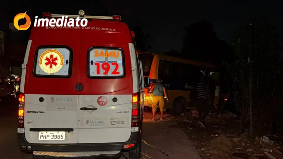 Passageira fica ferida após ‘amarelinho’ colidir contra poste e causar apagão no bairro Nova Cidade