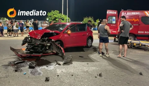 Colisão entre carro e moto próximo ao Parque Anauá em Boa Vista causa danos materiais em veículos